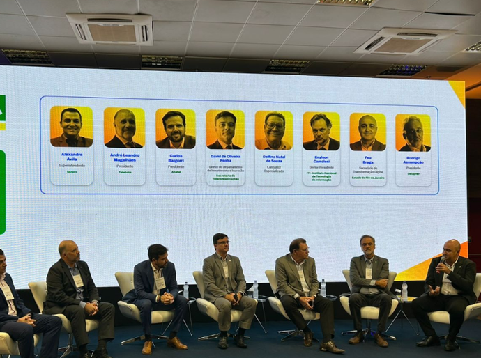 Ministério das Comunicações reforça compromisso com a inclusão digital de brasileiros em áreas remotas durante evento sobre conectividade