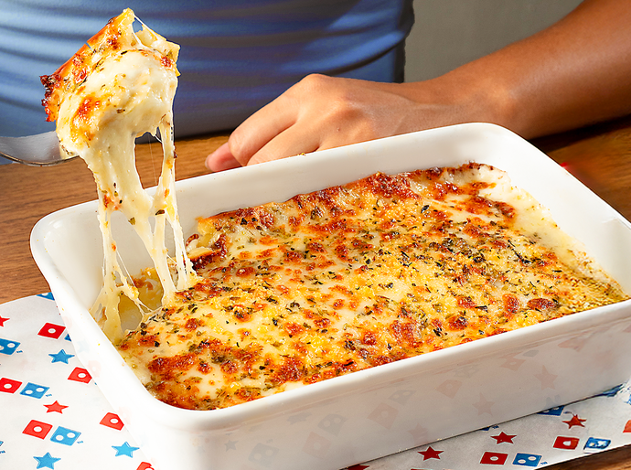 Domino’s renova sua linha de Lasanhas com receita mais cremosa