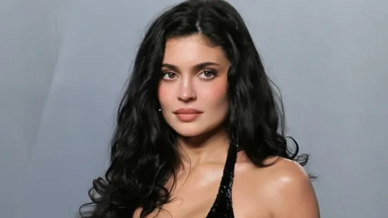 Kylie Jenner coloca mansão em Hidden Hills à venda por R$ 100 milhões