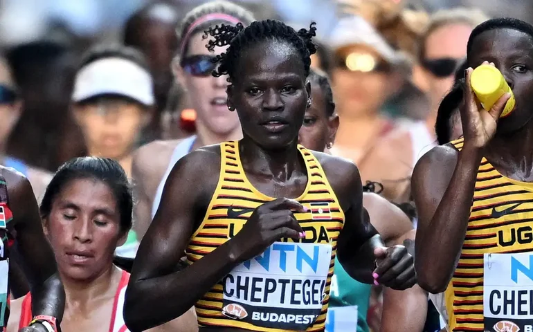 Acusado de matar maratonista olímpica de Uganda também morre após queimaduras