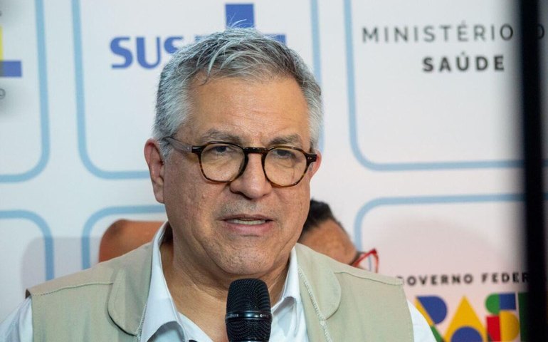 'Ritual do Lava-Pés': ministro Padilha e Júlio Lancelotti participam de ação por diabéticos em SP