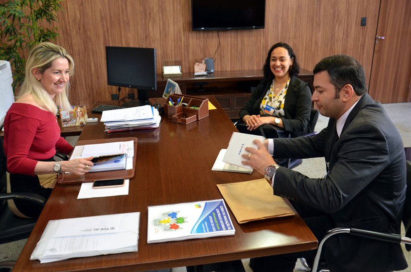 Gerentes da CEF visitam presidente do Tribunal de Contas de Alagoas