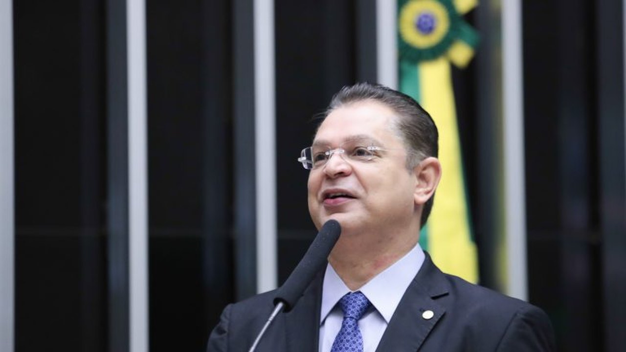 Sóstenes aciona embaixada dos EUA após TSE mandar remover vídeo sobre o PT