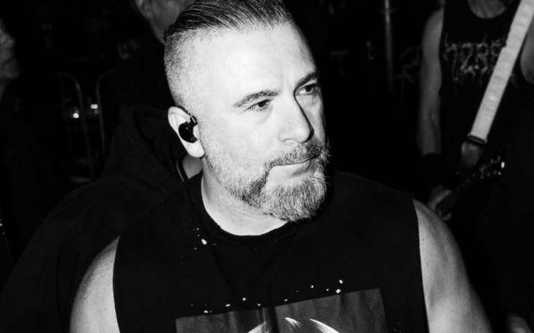 Sai metal, entra história em quadrinho: baterista do System of a Down volta ao Brasil para divulgar sua nova HQ