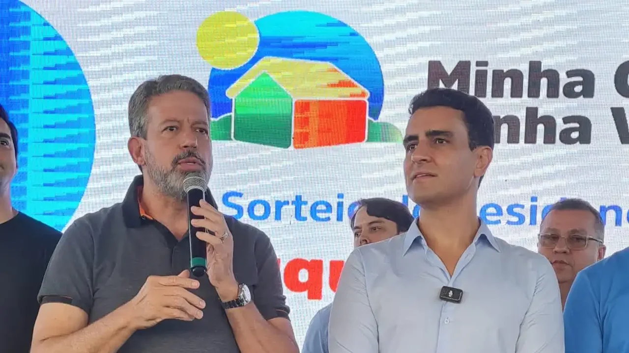 De olho no futuro, Lira e JHC estão cada vez mais próximos um do outro em Maceió