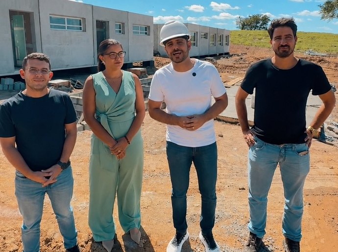 Prefeito Dalminho ao lado de secretários municipais visita obras da nova creche Cria de Belo Monte