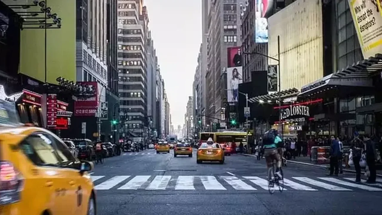 Ataque a tiros em fila para boate em Nova York deixa dez feridos