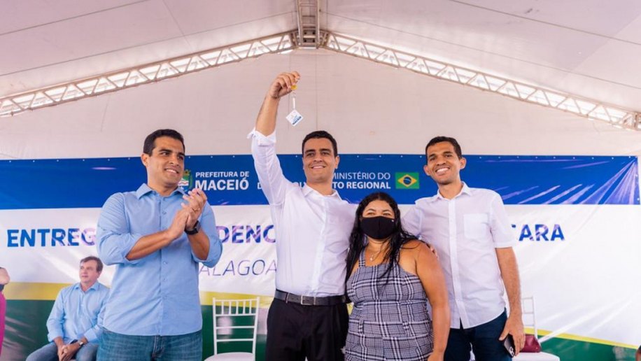 Prefeito JHC entrega 480 apartamentos do Alamedas da Pajuçara e garante moradia digna às famílias