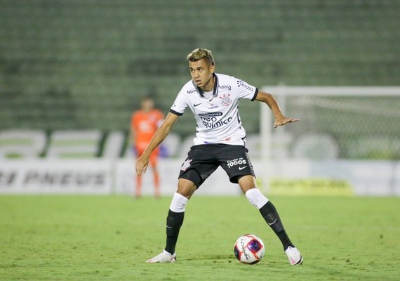 Corinthians treina sem Cantillo e tem retorno de Lucas Piton