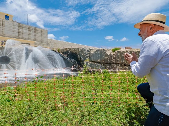 'Eu acreditava que era possível fazer', diz Lula na inauguração da barragem de Oiticica