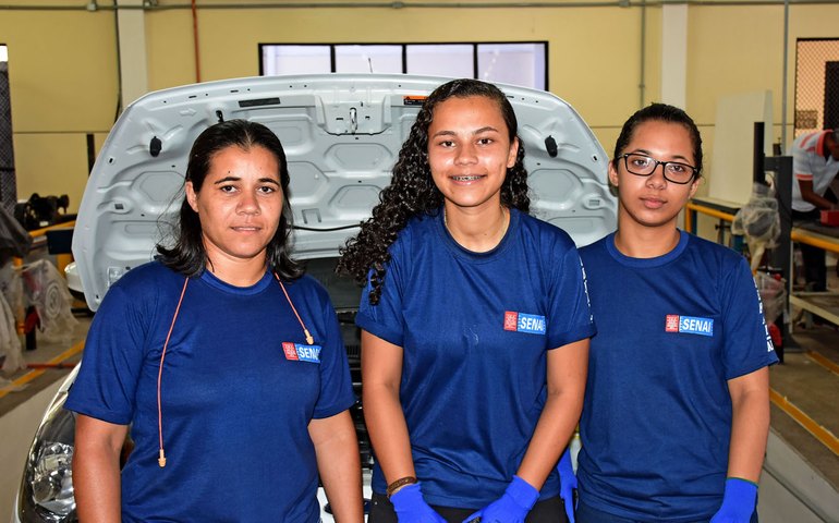 Mulheres são destaque na área de Automotiva do Senai