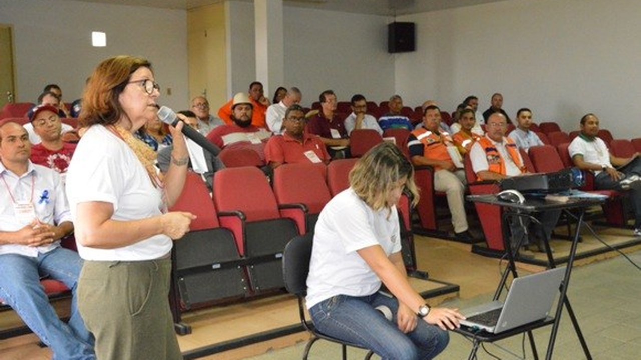 Técnicos da Casal trabalham para regularizar abastecimento no Sertão até este sábado