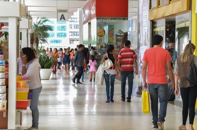 Comércio cresce 0,5% em fevereiro e atinge maior patamar da história
