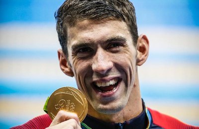 Em noite perfeita, Phelps ganha 2 ouros e chega a 21 ouros olímpicos