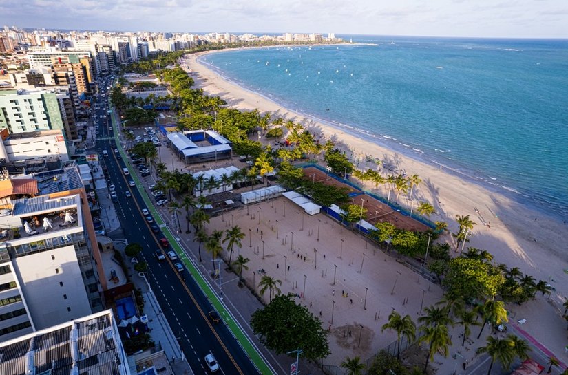 Megaestrutura para o Macena Open 2024 está quase finalizada na praia de Pajuçara