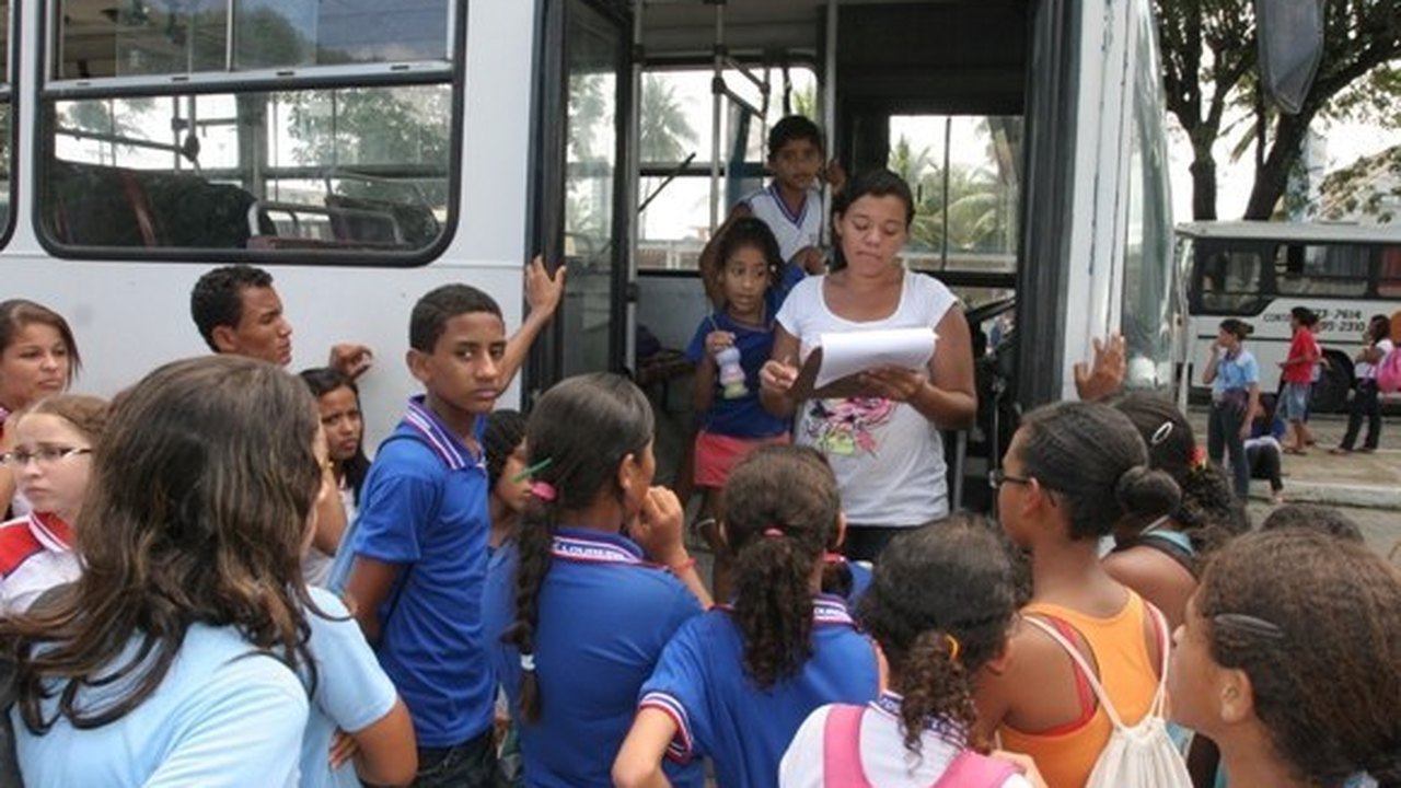 Justiça acata pedido da Defensoria e assegura transporte a estudantes