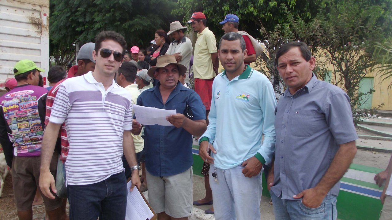 Santana: Secretário de Agricultura acompanha entrega de Caprinos e Ovinos