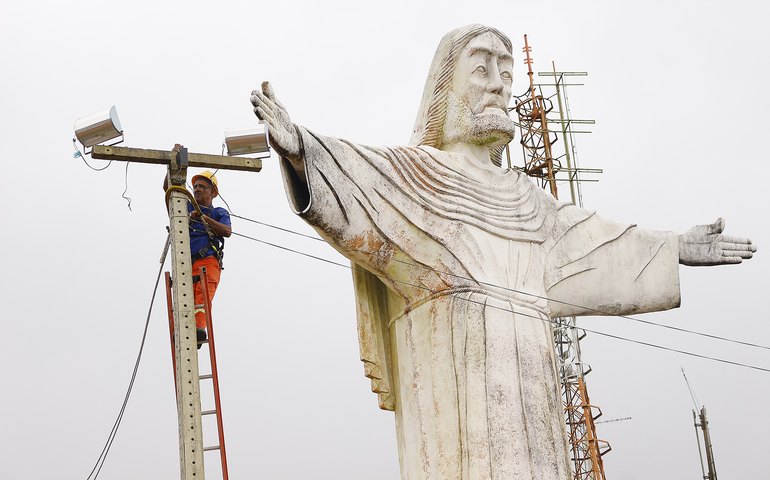 Luzes do Cristo Redentor da Serra do Goiti foram desligadas hoje (4), em Palmeira