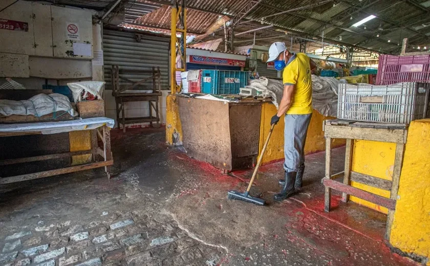 Prefeitura dá início a mutirão de limpeza em feiras e mercados públicos nesta segunda (6)