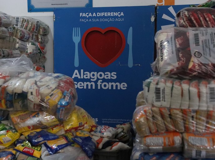 Detran/AL entrega 6 toneladas de alimentos ao Alagoas Sem Fome