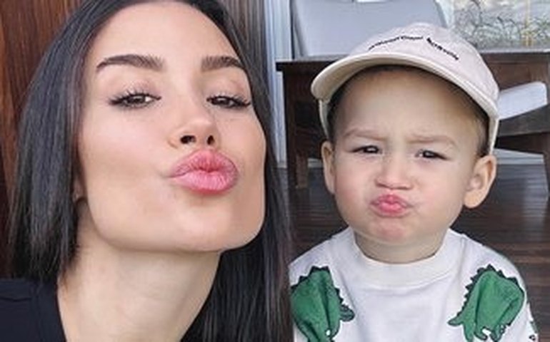 Influenciadora Bianca Andrade e seu filho Cris sofrem acidente de carro