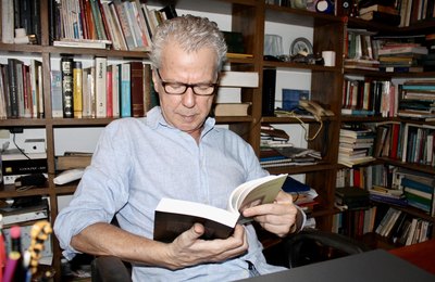 Poeta alagoano valoriza papel da Imprensa Oficial no fomento à produção literária
