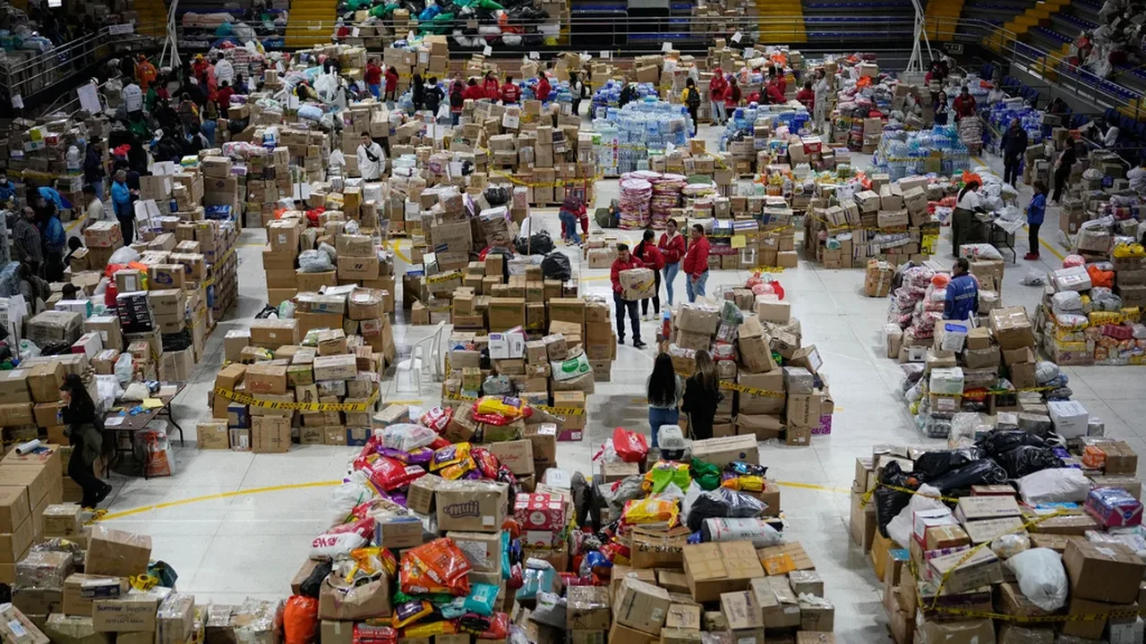 Tripla crise: terremoto causa grande devastação em região pobre e negligenciada da Colômbia.