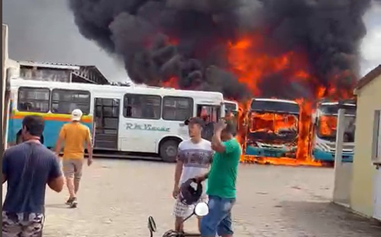 Nove ônibus da RM Viação incendeiam em pátio da empresa; veja vídeo