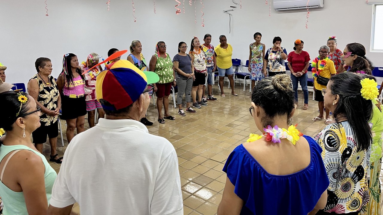 Em ritmo do Carnaval: pacientes de ambulatório da Uncisal participam de aulão de fisioterapia
