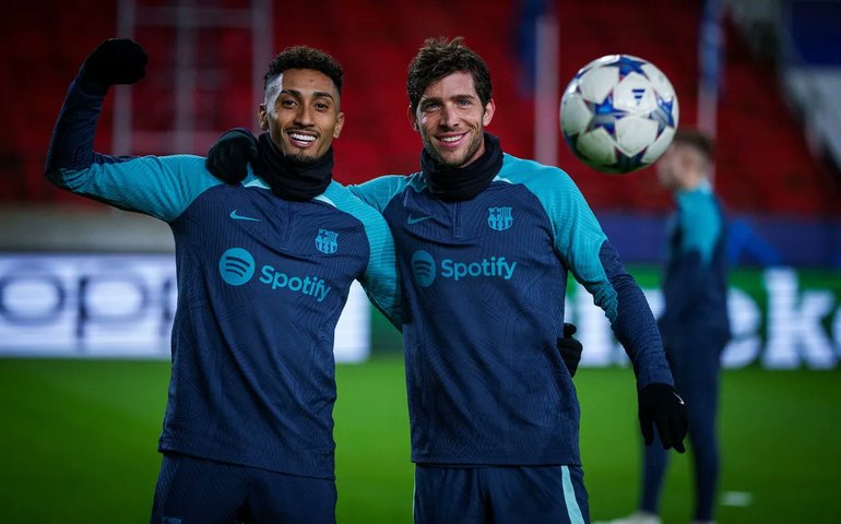 Raphinha e Sergi Roberto se destacam e Barcelona escapa de tropeço contra o lanterna Almería