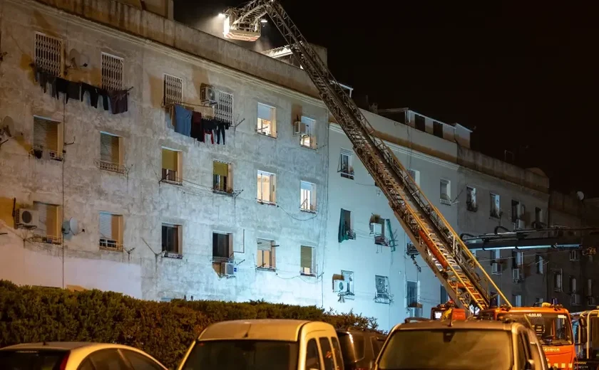 Incêndio que atingiu edifício em Barcelona deixa mortos