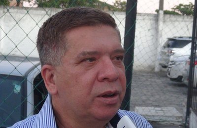 CSA confirma atacante e espera zagueiro para esta segunda-feira