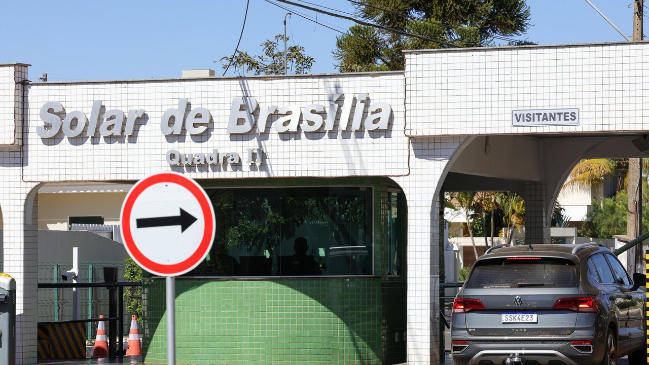 Moraes acata parecer da PGR e amplia monitoramento na área externa da casa de Bolsonaro