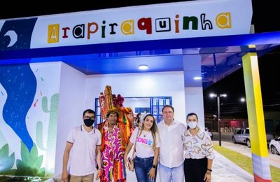 Prefeito Luciano entrega Biblioteca Digital Arapiraquinha e moderna em praça em Canafístula