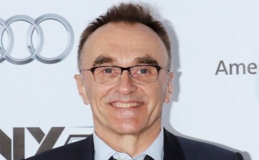 Roteiristas de James Bond voltam após saída do diretor Danny Boyle