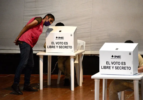 Principais presidenciáveis já votaram no México; ao menos 87,59% das cabines foram instaladas