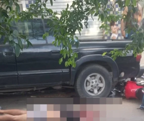 Motociclista morre em acidente envolvendo carro e caminhão na parte alta da capital