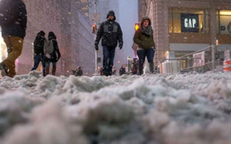 Tempestade não atinge Nova York e circulação de carros e metrô é liberada