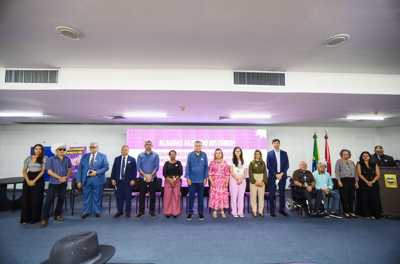 Governo formaliza apoio a 13 instituições de longa permanência e lança política estadual à pessoa idosa