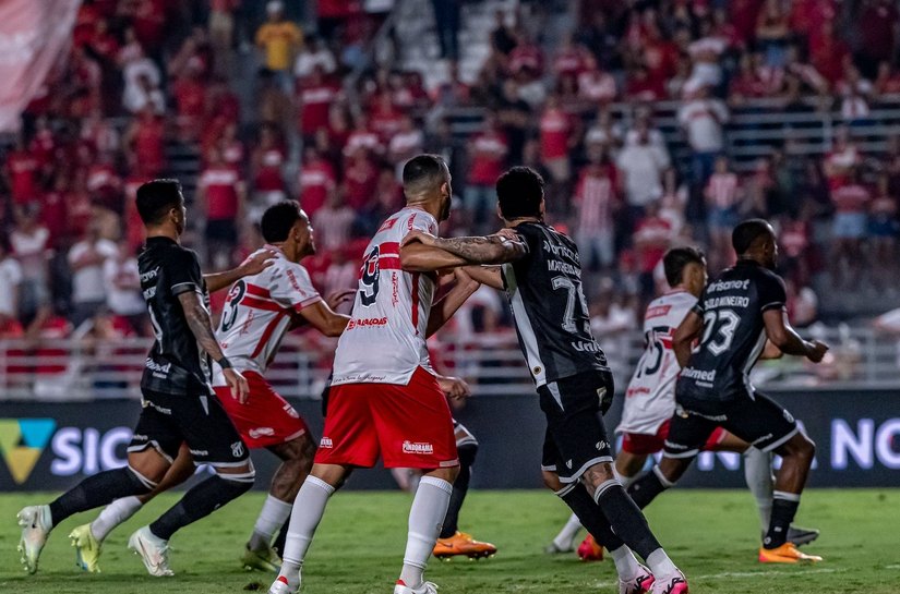 CRB perde por 2 a 0 para o Ceará e chega ao quarto jogo seguido com derrota