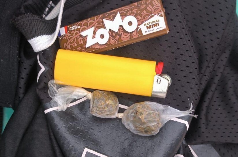 Agentes do Ronda no Bairro flagram uso de drogas no Marco dos Corais
