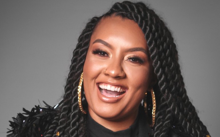 DJ Carola vira a primeira mulher a lançar pela gravadora de Martin Garrix