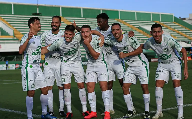 Chapecoense abre dois gols de vantagem, mas permite empate do América-MG pela Série B
