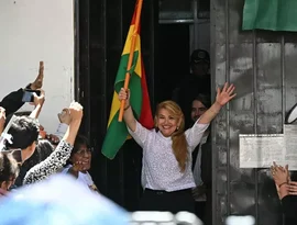 Ex-presidente boliviana Añez deixa prisão após quase 5 anos