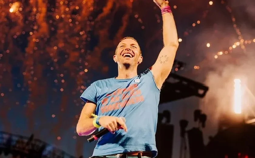 Coldplay expõe traição de CEO durante 'câmera do beijo' em show