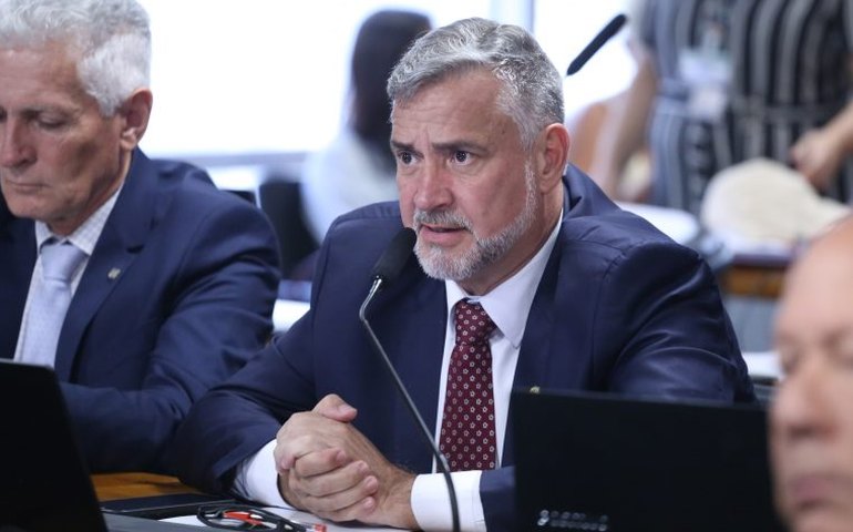 Parlamentares divergem sobre votação de quebra de sigilos na comissão