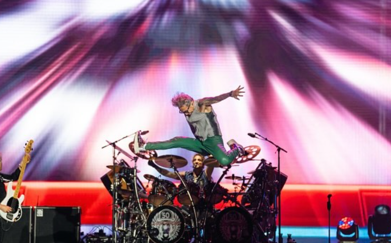 Journey supera rixas internas e prova seu valor para além dos EUA com show notável