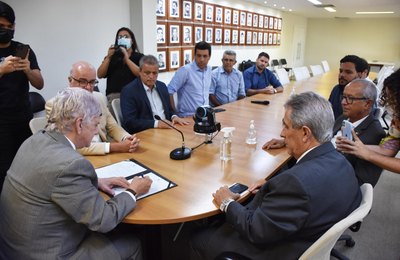 Assinatura de ordem de serviço leva obras do Pró-Estrada ao Agreste e Sertão