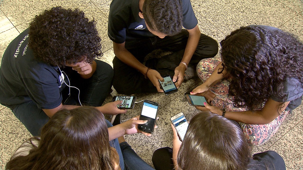 Pesquisa indica que 82% são contra crianças de até 3 anos com celular