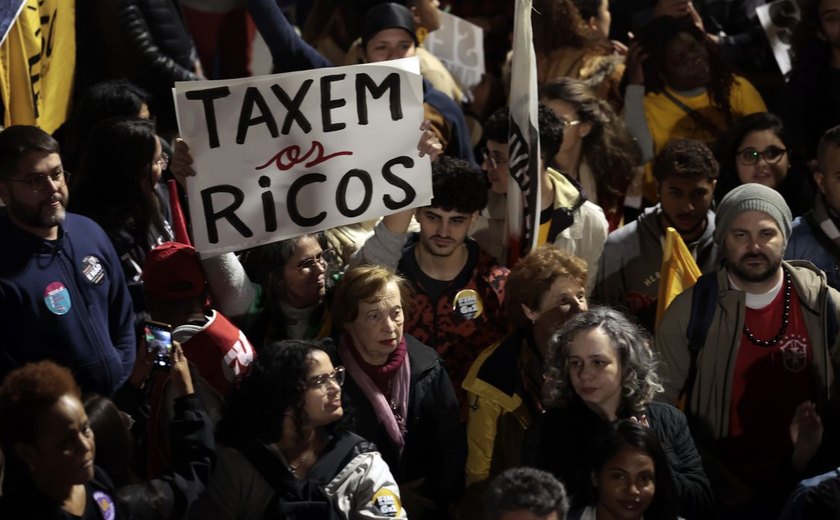Ato na Avenida Paulista pede taxação de super-ricos e condena tarifaço